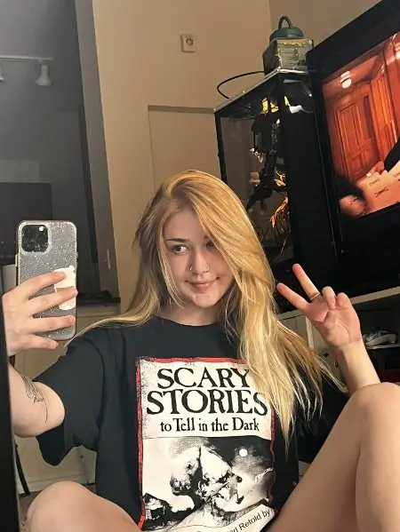 Sophia from France chat image