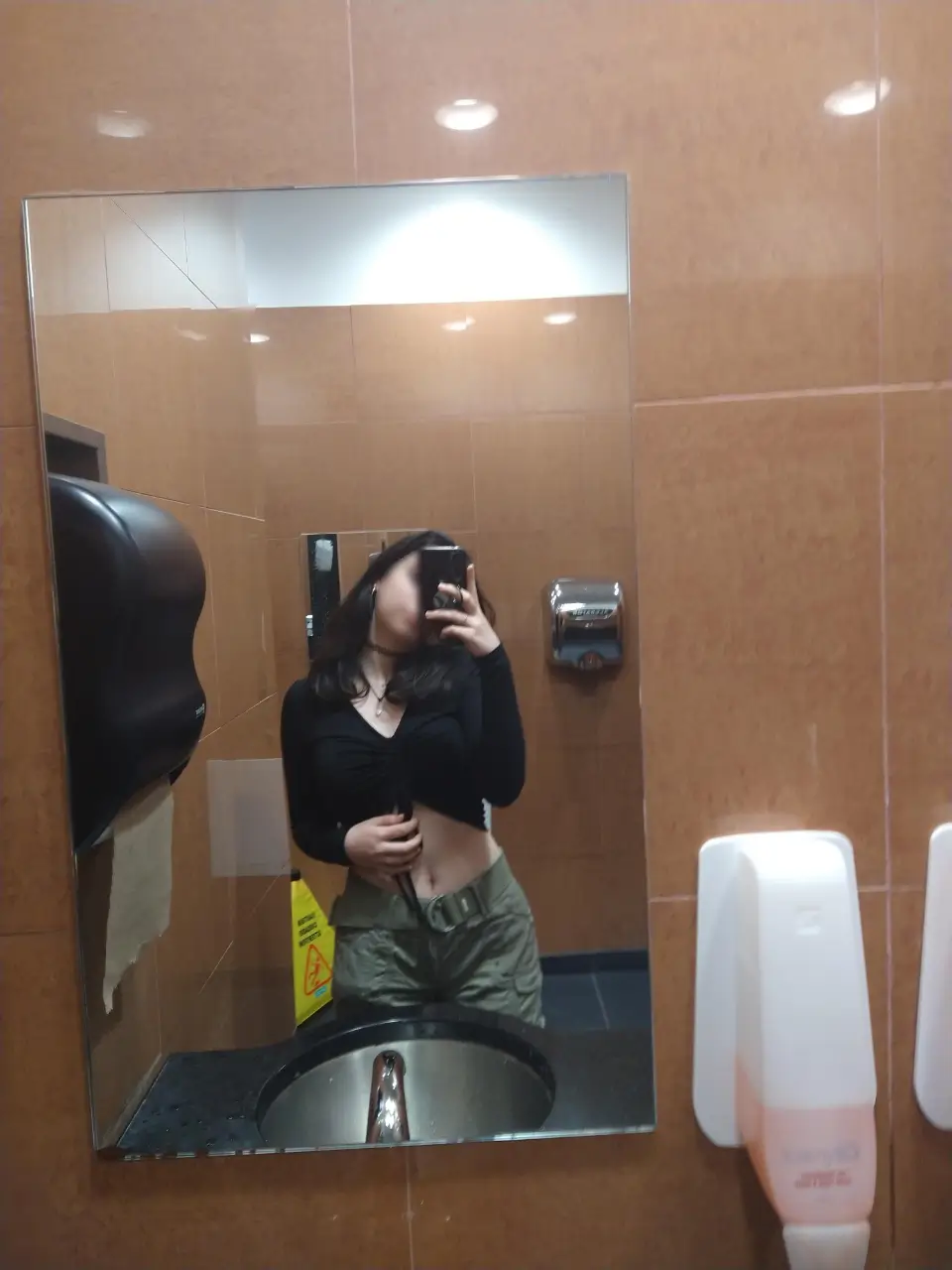 Isabella from Brazil chat image